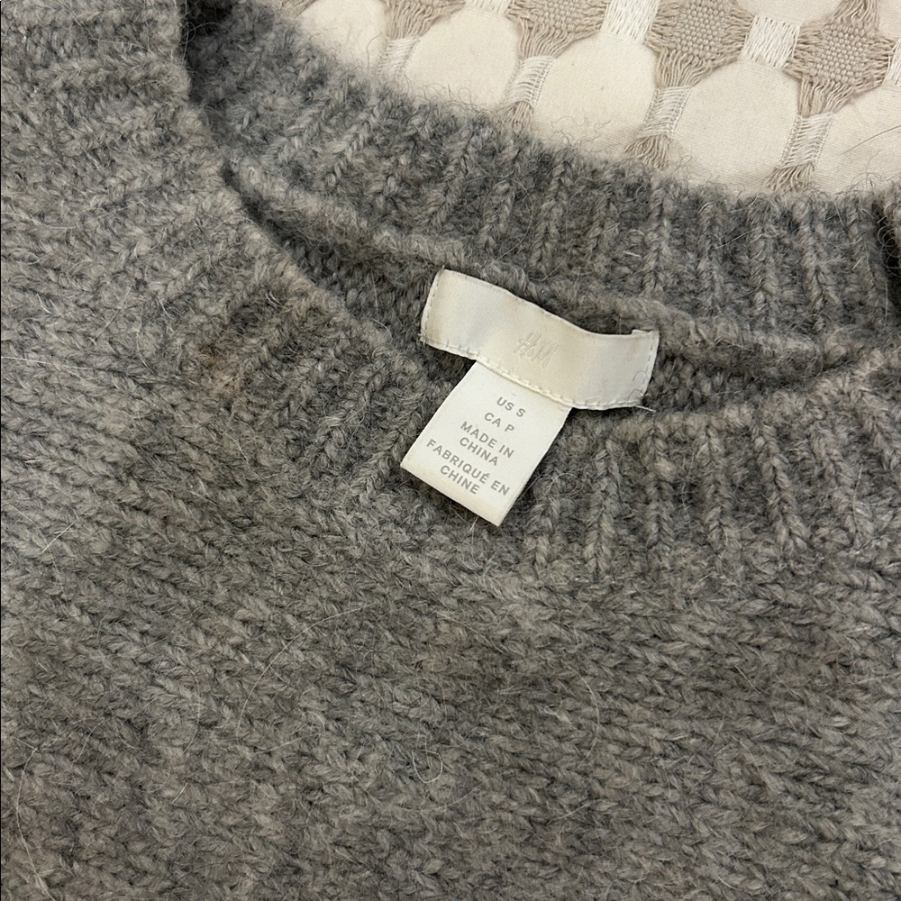 H&M cropped and boxy sweater - Picture 3 of 5
